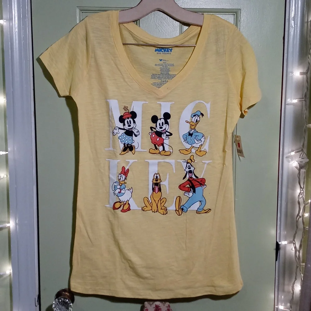 Women's Disney Mickey and Friends soft yellow v neck Sm T-shirt ๐ - Picture 1 of 6
